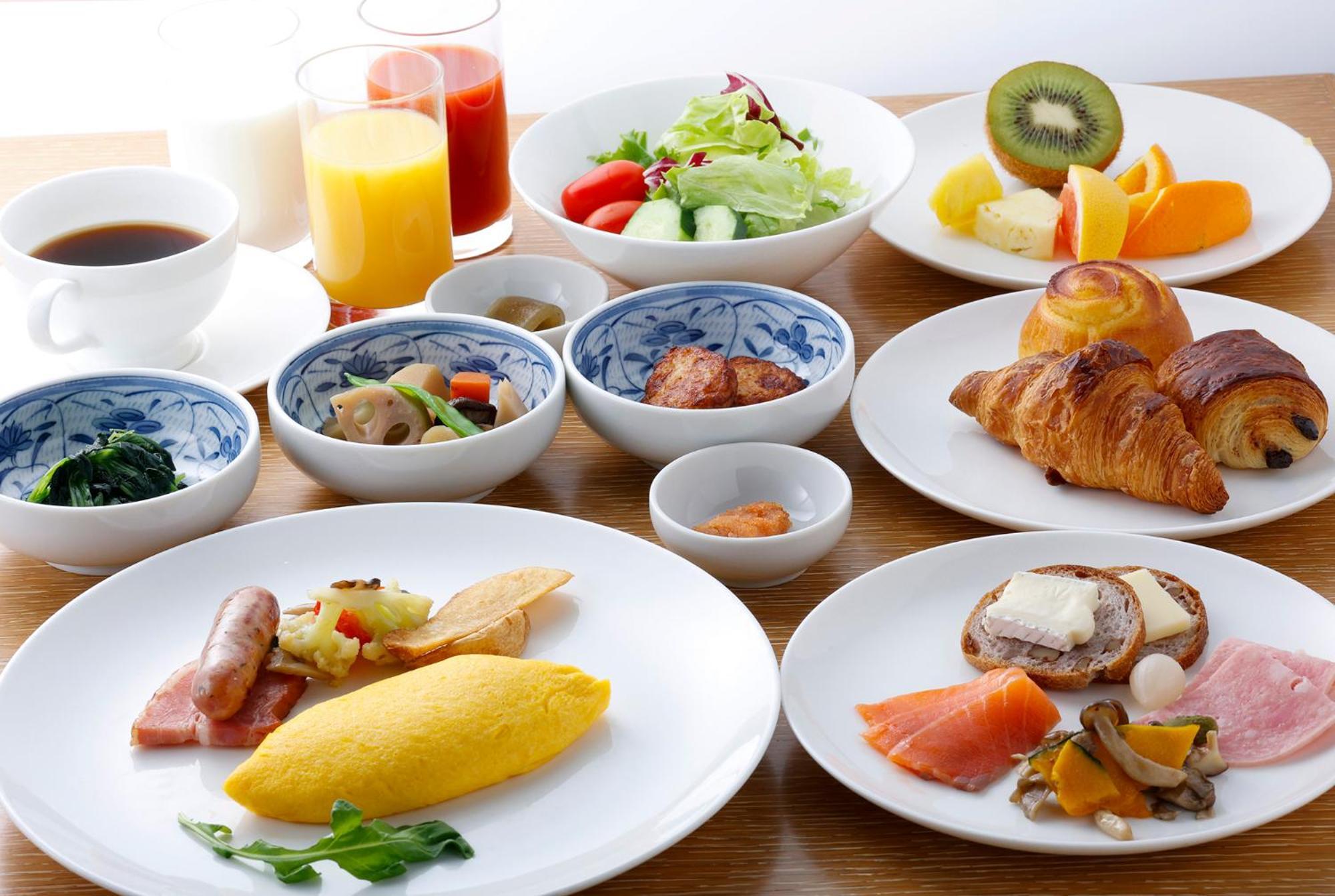Hotel Okura Fukuoka Фукуока Екстер'єр фото A Japanese breakfast