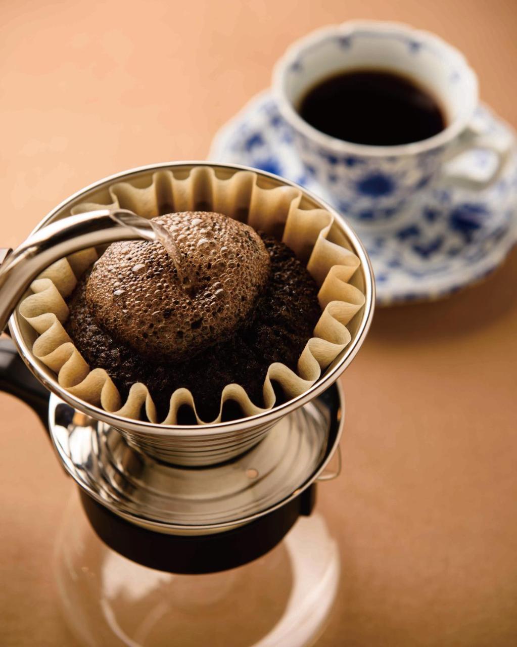 Hotel Okura Fukuoka Фукуока Екстер'єр фото Coffee being brewed with a Kalita coffee filter