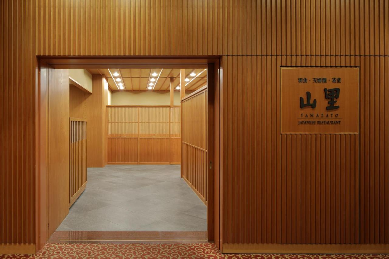 Hotel Okura Fukuoka Фукуока Екстер'єр фото Entrance to the library
